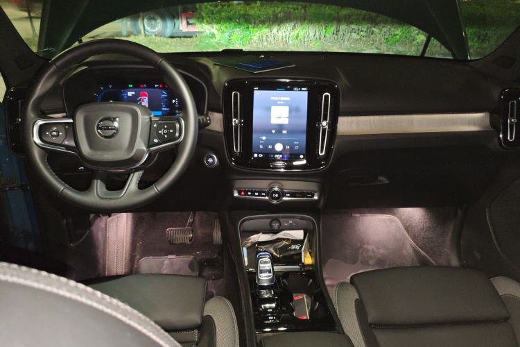 Used Volvo XC40 2023 B3 Zhiyuan Luxury Edition Center Console