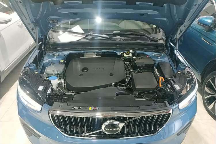 Used Volvo XC40 2023 B4 4x4 Smart Luxury Edition Engine Bay