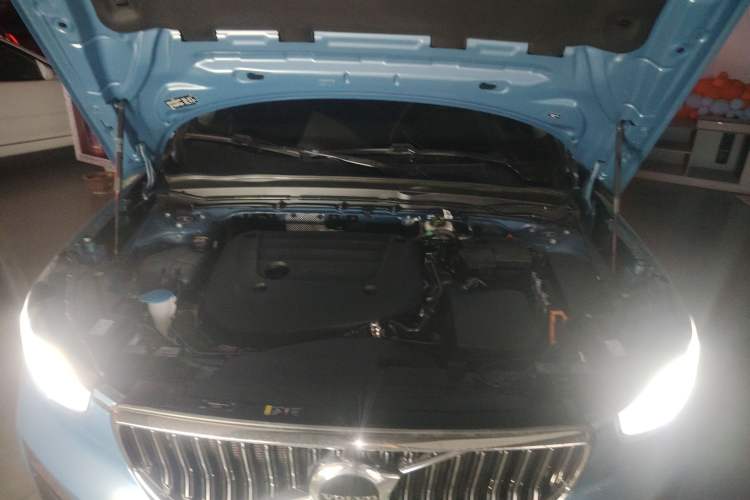 Used Volvo XC40 2023 B4 4x4 Smart Luxury Edition Engine Bay