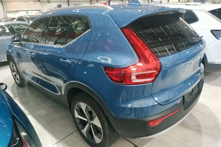 Used Volvo XC40 2023 B4 4x4 Smart Luxury Edition Exterior 2