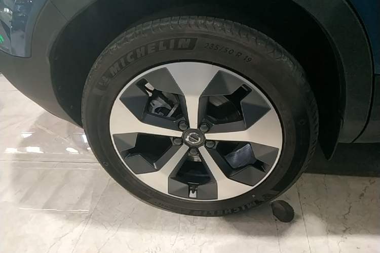 Used Volvo XC40 2023 B4 4x4 Smart Luxury Edition Exterior 5