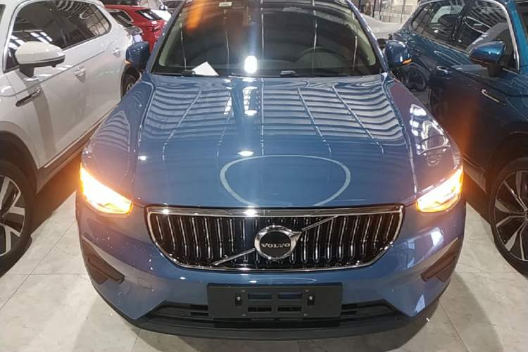 Used Volvo XC40 2023 B4 4x4 Smart Luxury Edition Front