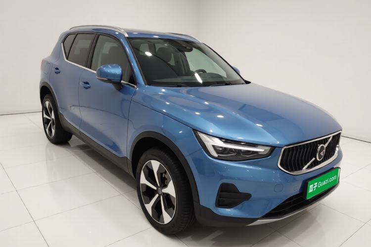 Used Volvo XC40 2023 B4 4x4 Smart Luxury Edition Front Right 45 Deg
