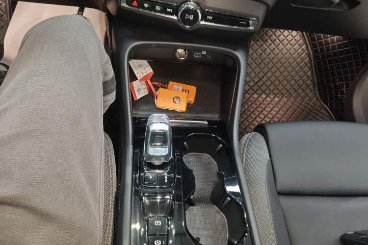 Used Volvo XC40 2023 B3 Zhiyuan Luxury Edition Gear Lever