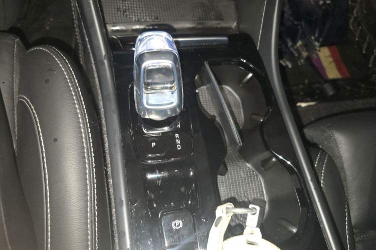 Used Volvo XC40 2023 B4 4x4 Smart & Advanced Sport Edition Gear Lever