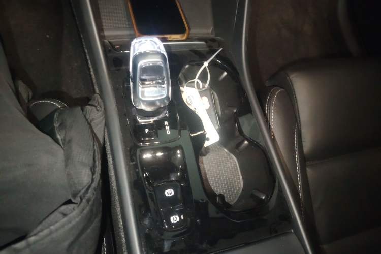 Used Volvo XC40 2023 B4 4x4 Smart Luxury Edition Gear Lever