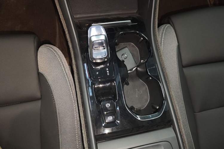 Used Volvo XC40 2023 B3 Zhiyuan Luxury Edition Gear Lever