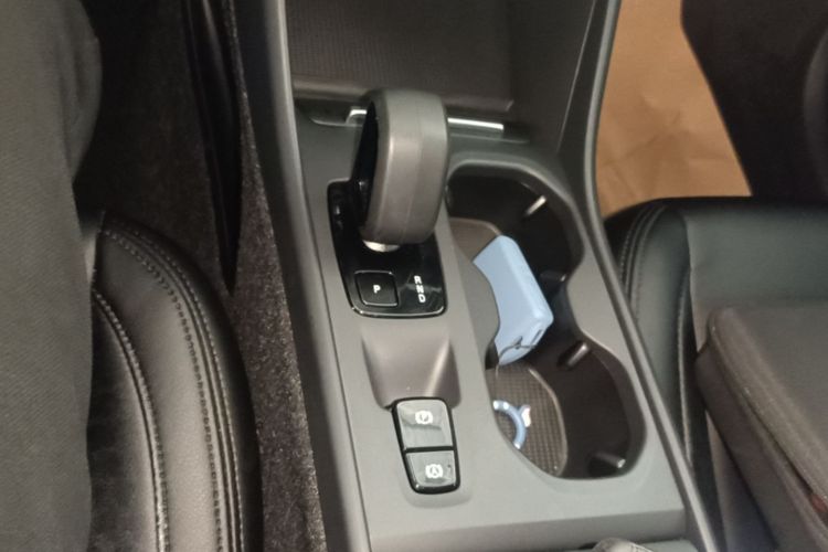 Used Volvo XC40 2023 B3 Smart & Stylish Edition Gear Lever