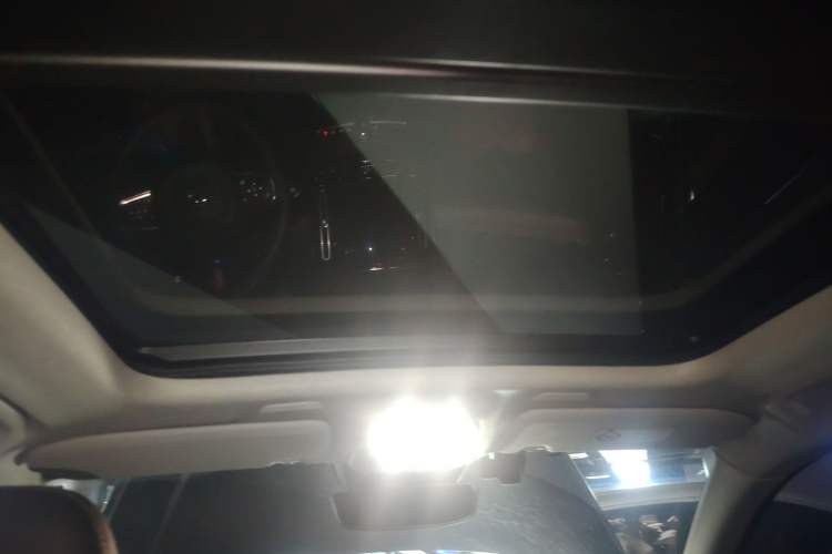 Used Volvo XC40 2023 B4 4x4 Smart Luxury Edition Headliner
