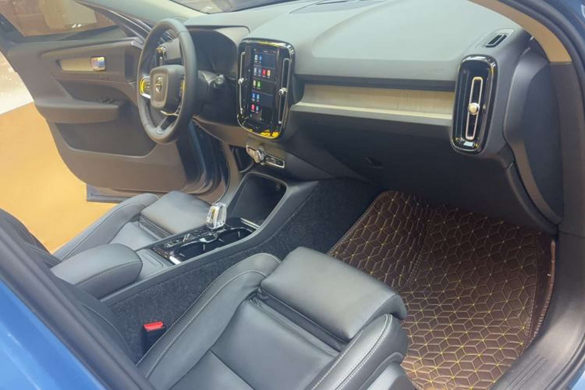 Used Volvo XC40 2023 B4 4x4 Smart Luxury Edition Interior 2