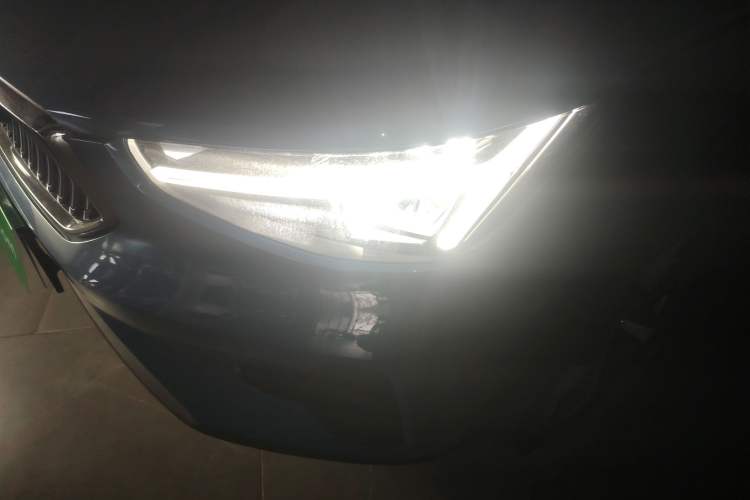 Used Volvo XC40 2023 B4 4x4 Smart Luxury Edition Left Front Headlight