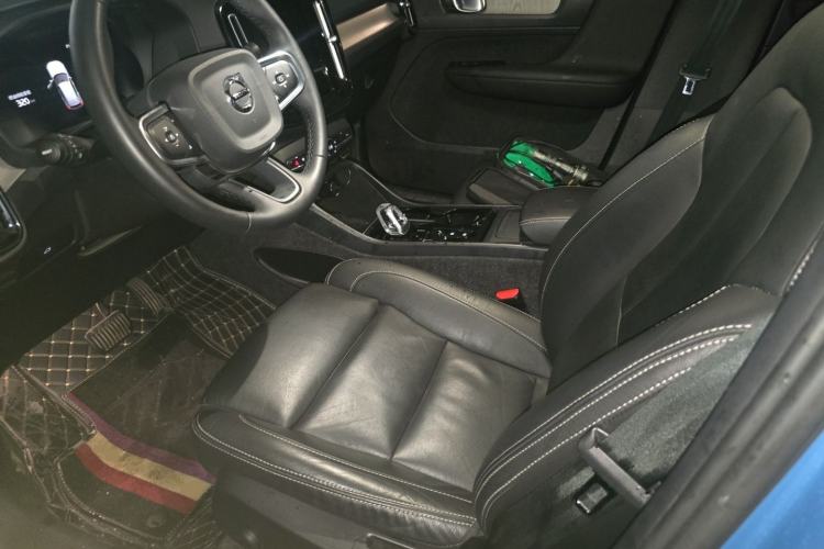 Used Volvo XC40 2023 B4 4x4 Smart & Advanced Sport Edition Left Front Seat