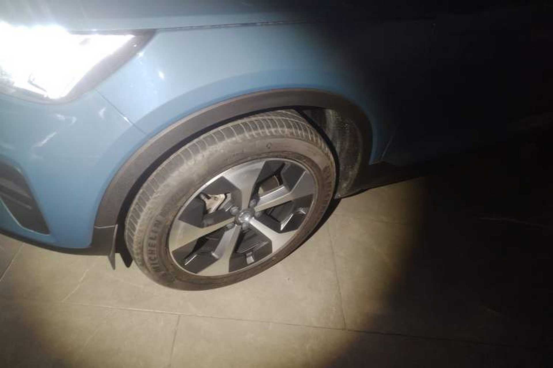 Used Volvo XC40 2023 B4 4x4 Smart Luxury Edition Left Front Wheel Hub