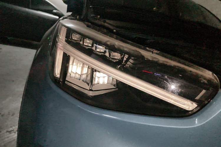 Used Volvo XC40 2023 B3 Zhiyuan Sport Edition Right Front Headlight