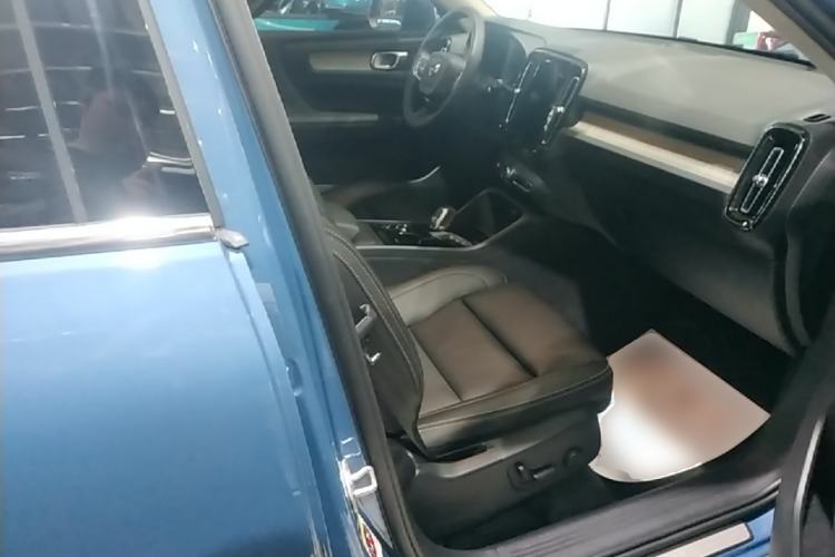 Used Volvo XC40 2023 B4 4x4 Smart Luxury Edition Right Front Seat