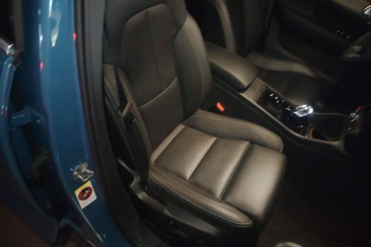 Used Volvo XC40 2023 B4 4x4 Smart Luxury Edition Right Front Seat