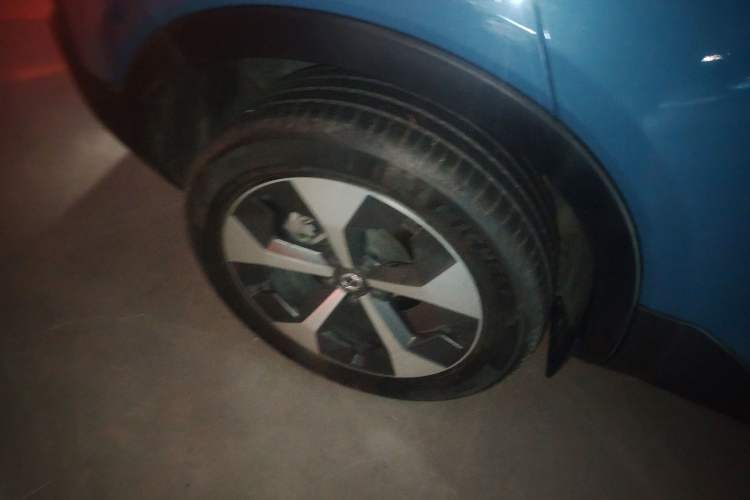 Used Volvo XC40 2023 B4 4x4 Smart Luxury Edition Right Rear Wheel Hub