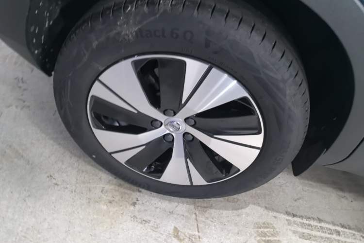 Used Volvo XC40 2023 B3 Zhiyuan Luxury Edition Right Rear Wheel Hub