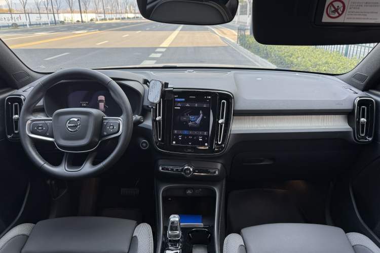 Used Volvo XC40 2023 B3 Zhiyuan Luxury Edition Interior 1
