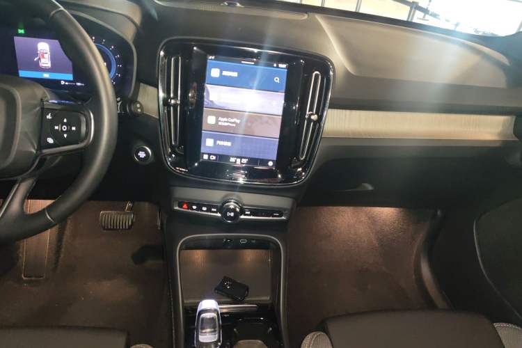 Used Volvo XC40 2023 B3 Zhiyuan Sport Edition Audio And AC Panel
