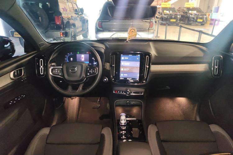 Used Volvo XC40 2023 B3 Zhiyuan Sport Edition Center Console