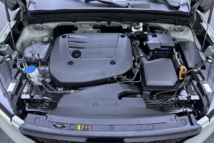 Used Volvo XC40 2023 B3 Zhiyuan Sport Edition Engine Bay