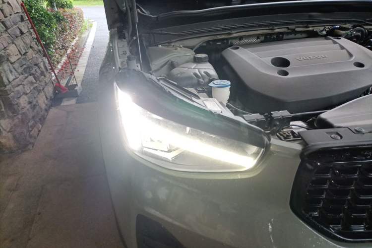 Used Volvo XC40 2023 B3 Zhiyuan Sport Edition Right Front Headlight