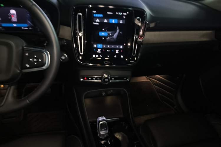 Used Volvo XC40 2023 B4 4x4 Smart Luxury Edition Audio And AC Panel