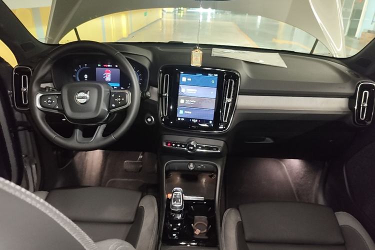 Used Volvo XC40 2023 B3 Zhiyuan Luxury Edition Center Console