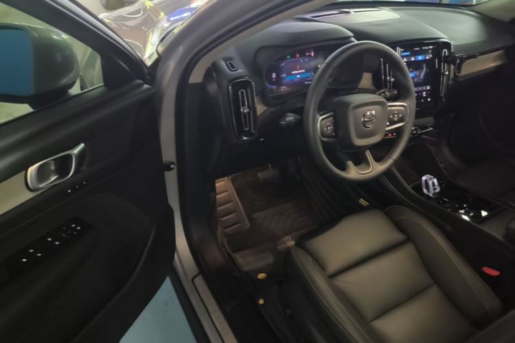Used Volvo XC40 2023 B4 4x4 Smart Luxury Edition Driver Seat