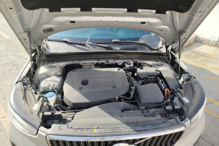 Used Volvo XC40 2023 B4 4x4 Smart Luxury Edition Engine Bay