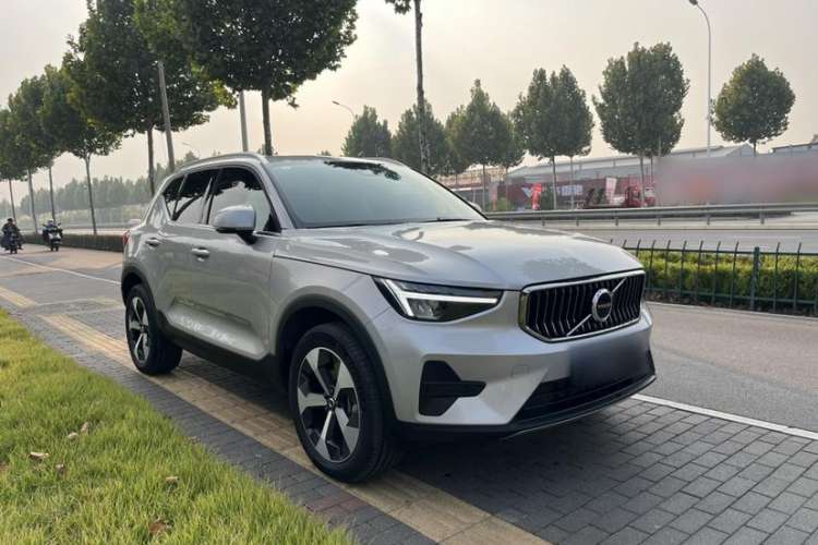Used Volvo XC40 2023 B4 4x4 Smart Luxury Edition Exterior 2