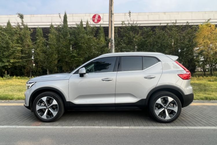 Used Volvo XC40 2023 B4 4x4 Smart Luxury Edition Exterior 3
