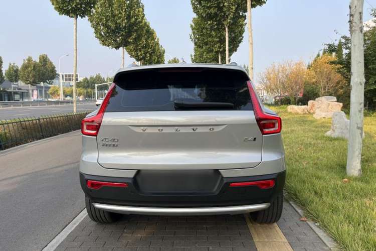 Used Volvo XC40 2023 B4 4x4 Smart Luxury Edition Exterior 5