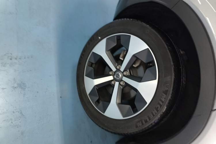 Used Volvo XC40 2023 B4 4x4 Smart Luxury Edition Exterior 5