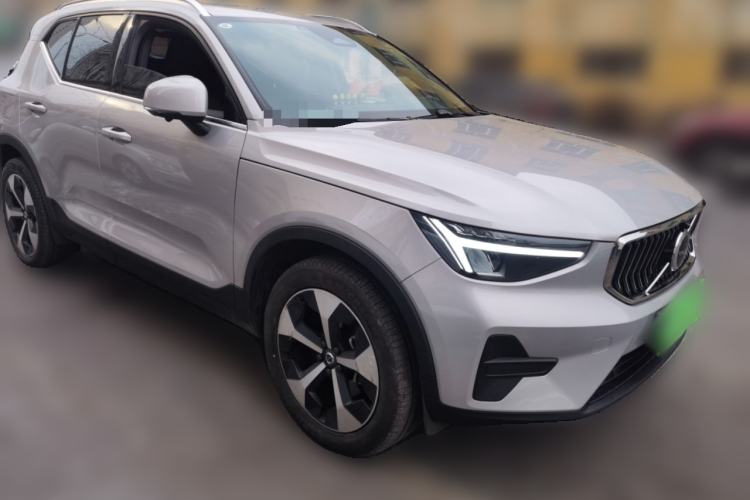 Used Volvo XC40 2023 B4 4x4 Smart Luxury Edition Front Right 45 Deg