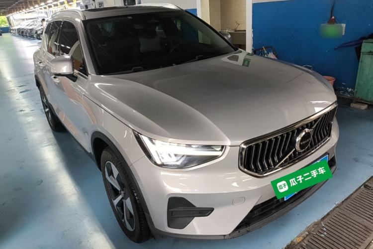 Used Volvo XC40 2023 B4 4x4 Smart Luxury Edition Front Right 45 Deg