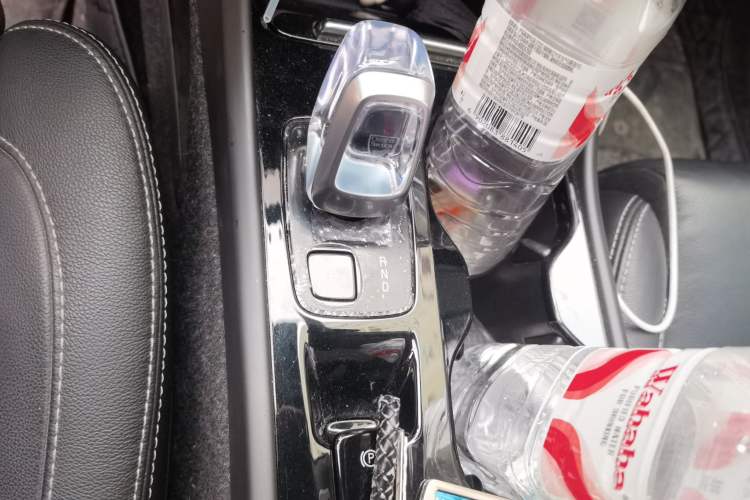 Used Volvo XC40 2023 B4 4x4 Smart Luxury Edition Gear Lever