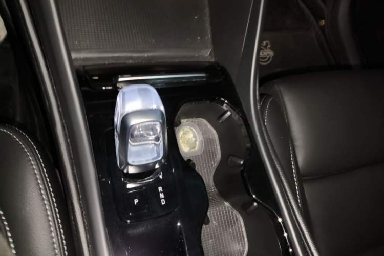 Used Volvo XC40 2023 B4 4x4 Smart Luxury Edition Gear Lever
