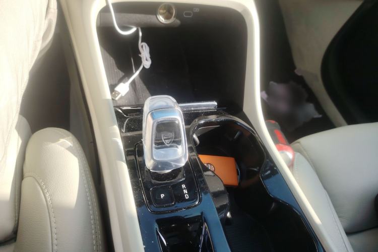 Used Volvo XC40 2023 B4 4x4 Smart Luxury Edition Gear Lever