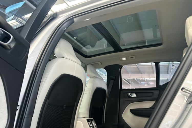 Used Volvo XC40 2023 B4 4x4 Smart Luxury Edition Headliner