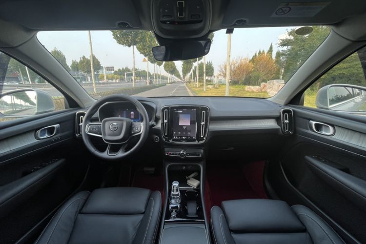 Used Volvo XC40 2023 B4 4x4 Smart Luxury Edition Interior 1