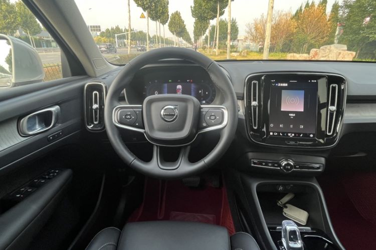 Used Volvo XC40 2023 B4 4x4 Smart Luxury Edition Interior 2