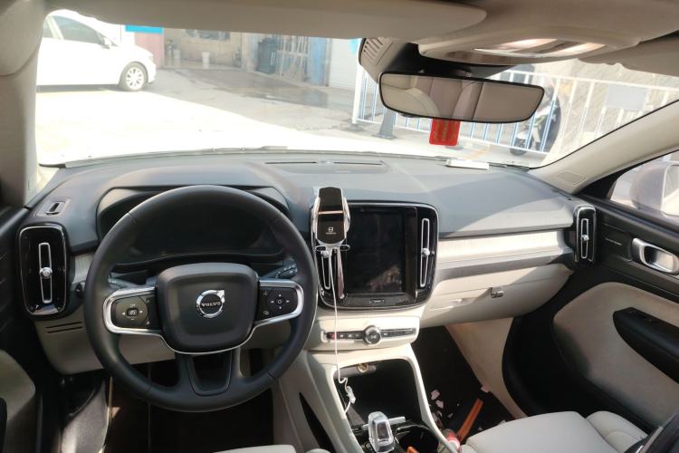 Used Volvo XC40 2023 B4 4x4 Smart Luxury Edition Interior 2
