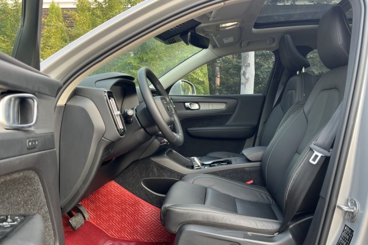 Used Volvo XC40 2023 B4 4x4 Smart Luxury Edition Interior 3