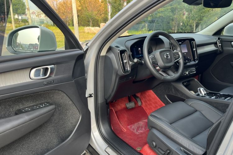 Used Volvo XC40 2023 B4 4x4 Smart Luxury Edition Interior 4