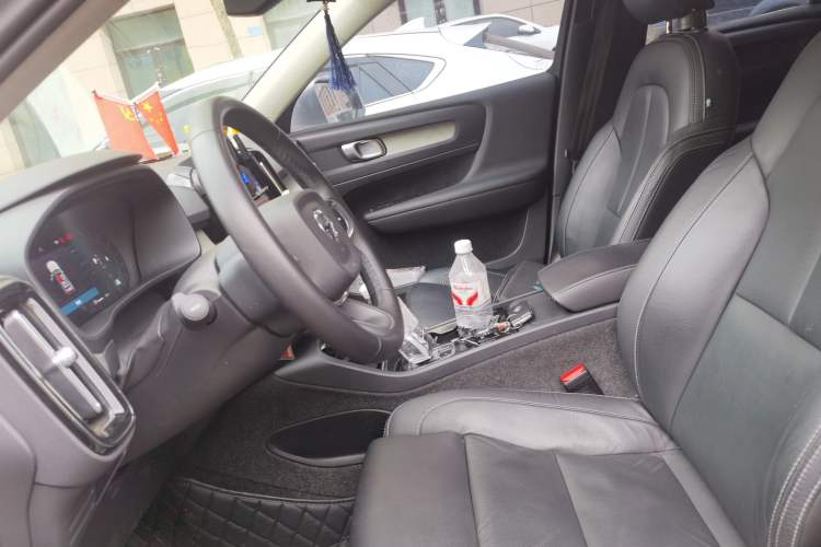 Used Volvo XC40 2023 B4 4x4 Smart Luxury Edition Left Front Seat