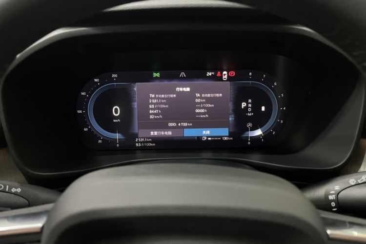 Used Volvo XC40 2023 B4 4x4 Smart Luxury Edition Odometer Close Up
