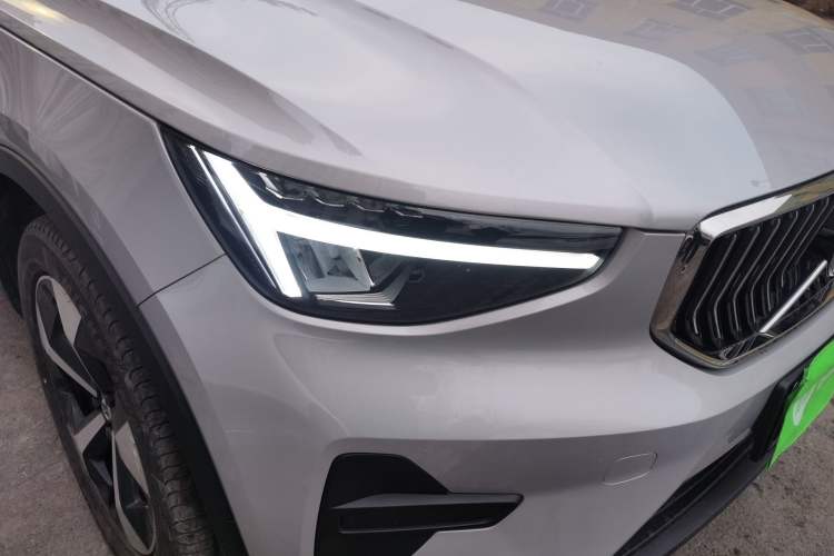 Used Volvo XC40 2023 B4 4x4 Smart Luxury Edition Right Front Headlight