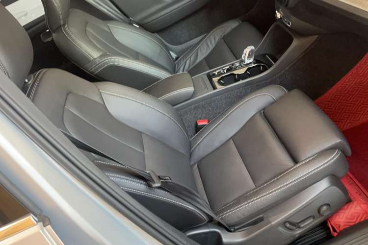 Used Volvo XC40 2023 B4 4x4 Smart Luxury Edition Right Front Seat